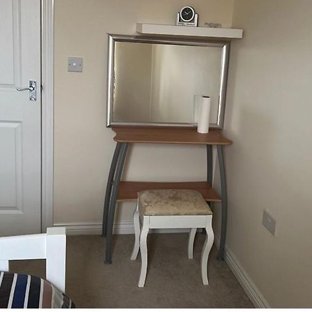 Salimi Apartment Bridgend  Bagian luar foto