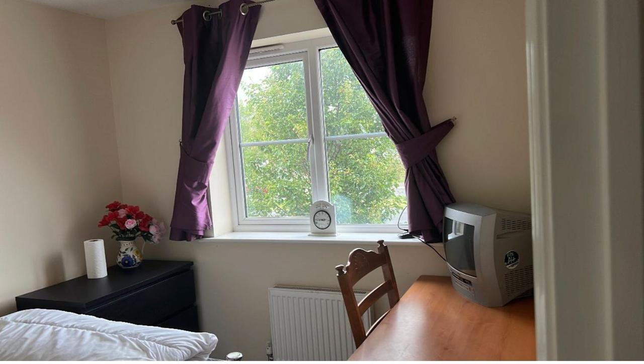 Salimi Apartment Bridgend  Bagian luar foto