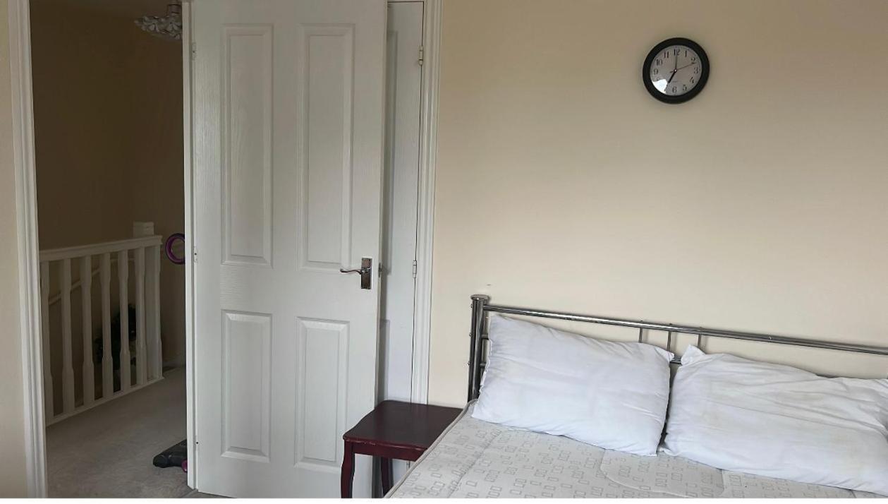 Salimi Apartment Bridgend  Bagian luar foto