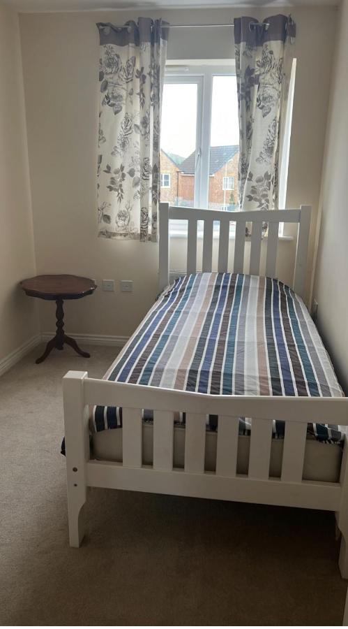 Salimi Apartment Bridgend  Bagian luar foto