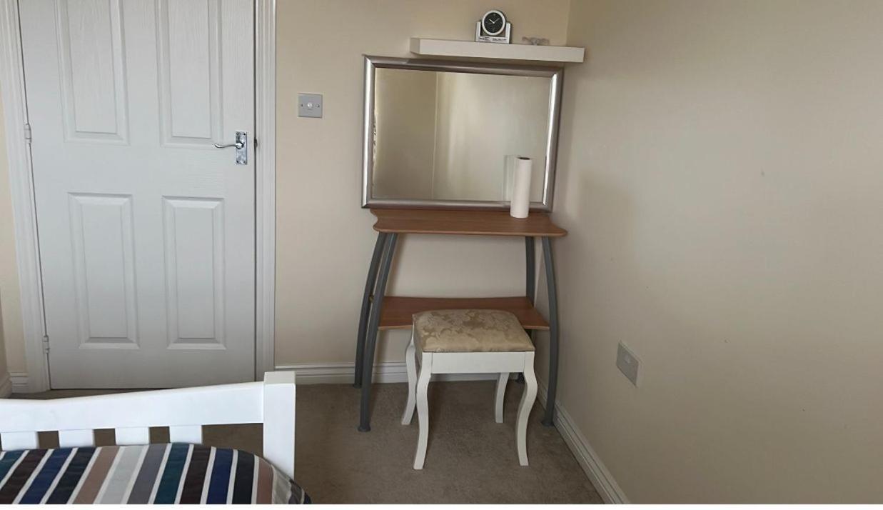 Salimi Apartment Bridgend  Bagian luar foto